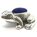 Sterling silver frog pin cushion. P&P Group 1 (£14+VAT for the first lot and £1+VAT for subsequent