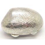 Sterling silver cockle shell pill box. P&P Group 1 (£14+VAT for the first lot and £1+VAT for