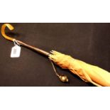 Amber handle umbrella, H: 85 cm. P&P Group 2 (£18+VAT for the first lot and £3+VAT for subsequent