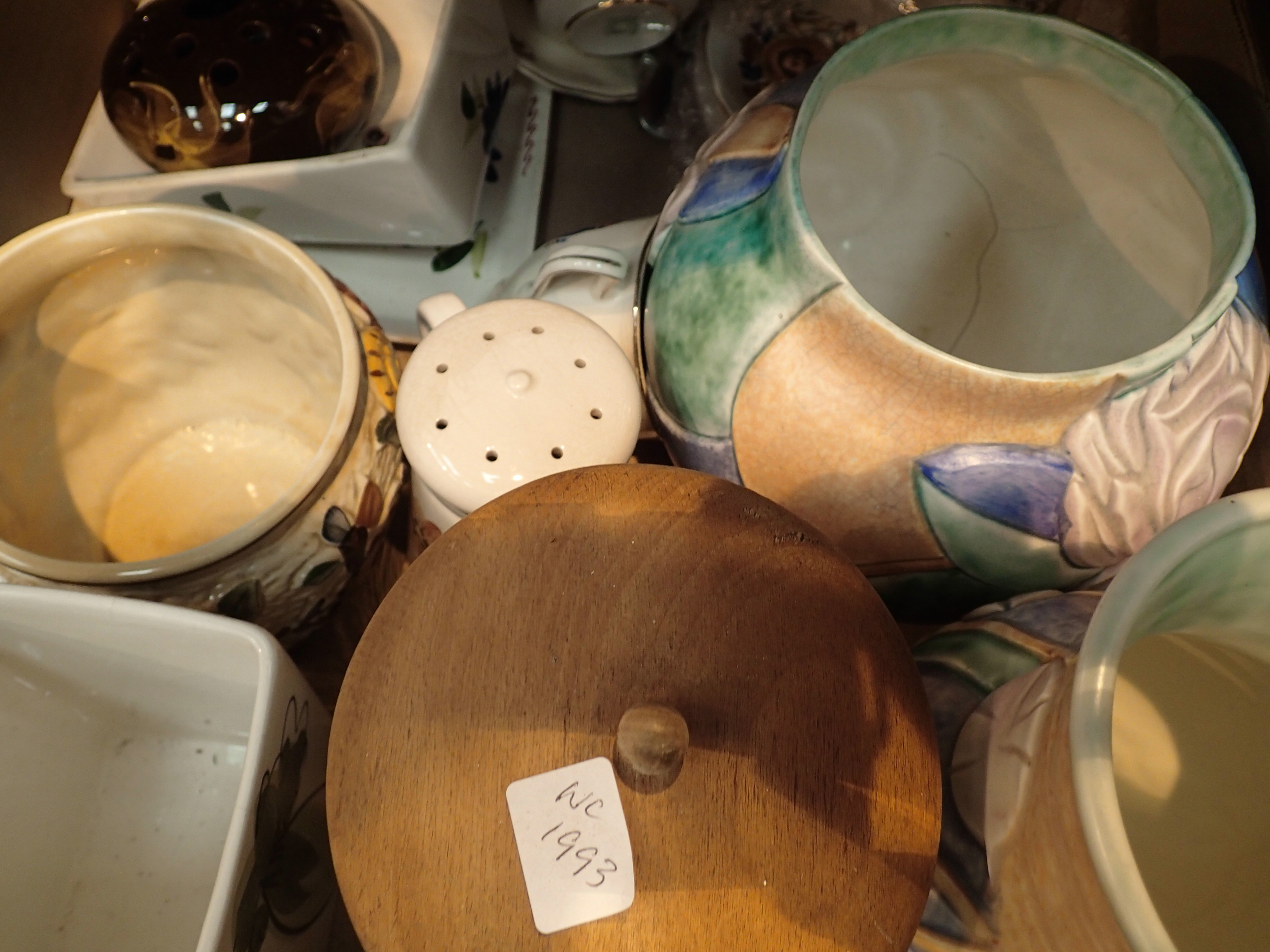 A quantity of mixed ceramics to include coumarate ware lidded ceramic containers etc. Not