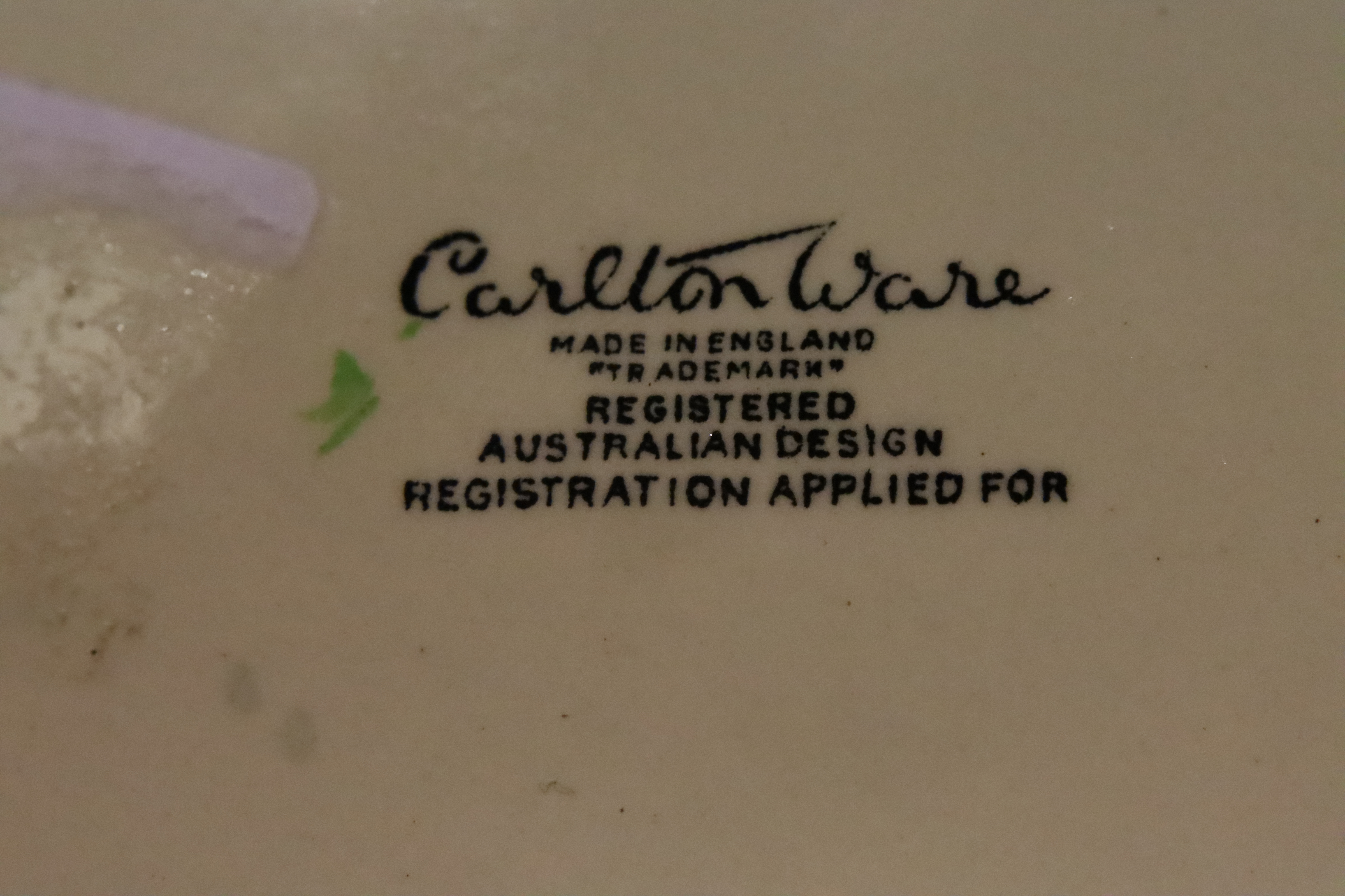 Carlton ware leaf dish and a seat Beswick cat. P&P Group 2 (£18+VAT for the first lot and £3+VAT for - Image 3 of 3