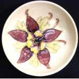 Moorcroft bowl in the Magnolia pattern, D: 15 cm. P&P Group 1 (£14+VAT for the first lot and £1+