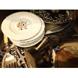 Collection of mixed collectables to include plated ware decorative plates, a figure of a golfer etc.