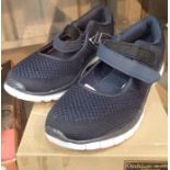 A pair of cushion walk active shoes, size 39. P&P Group 1 (£14+VAT for the first lot and £1+VAT