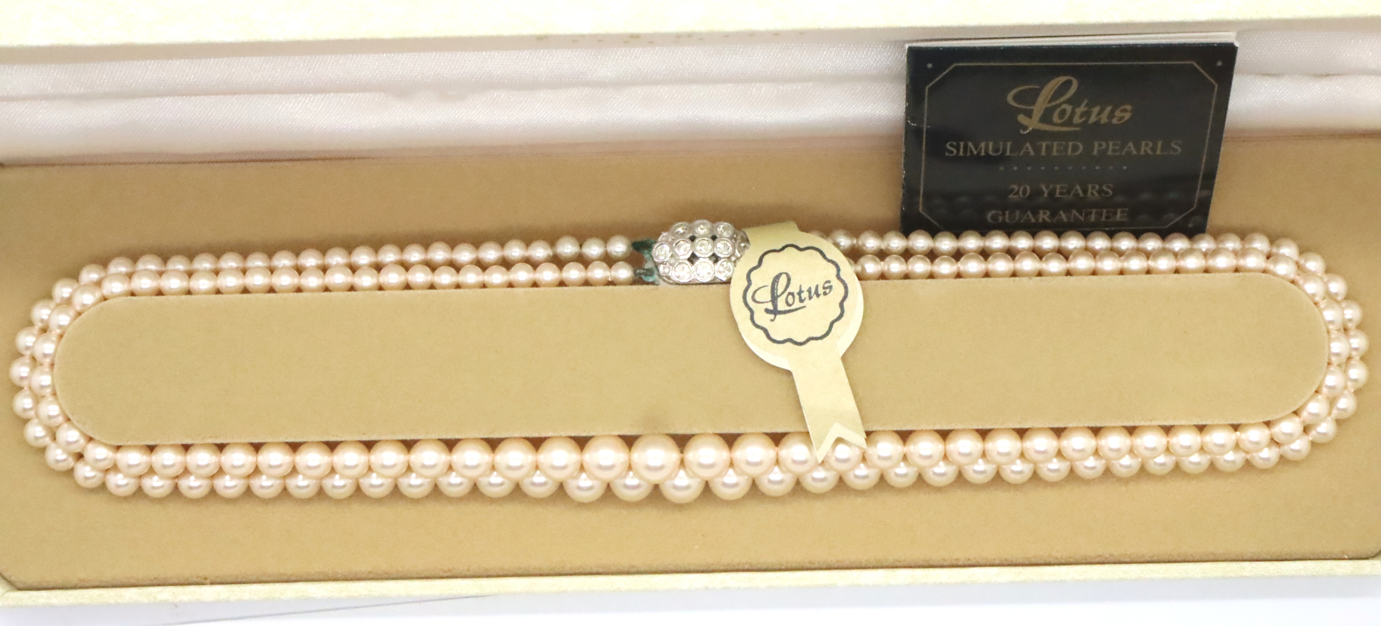 Lotus, modern boxed pearl necklace. P&P Group 1 (£14+VAT for the first lot and £1+VAT for subsequent