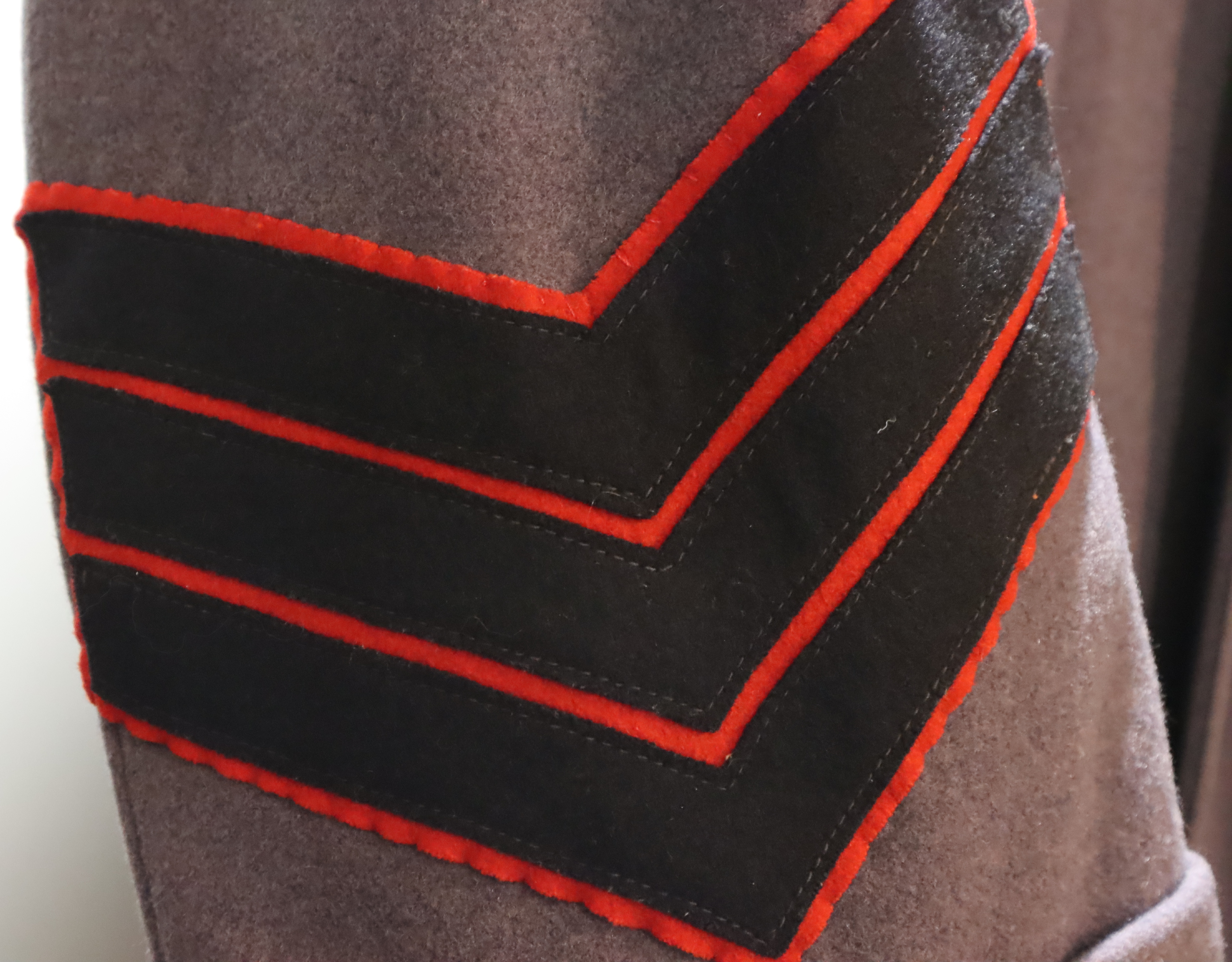 Grenadier Guards grey overcoat with sergeant stripes to right arm. P&P Group 3 (£25+VAT for the - Image 2 of 4