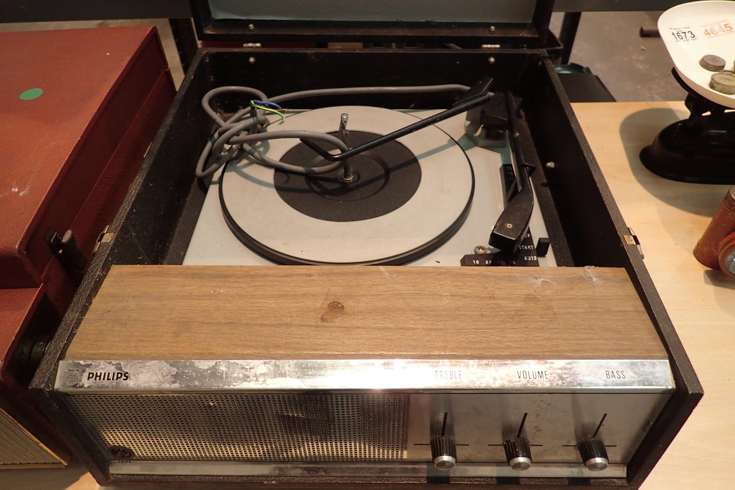 Retro Phillips mono record player. Not available for in-house P&P, contact Paul O'Hea at Mailboxes