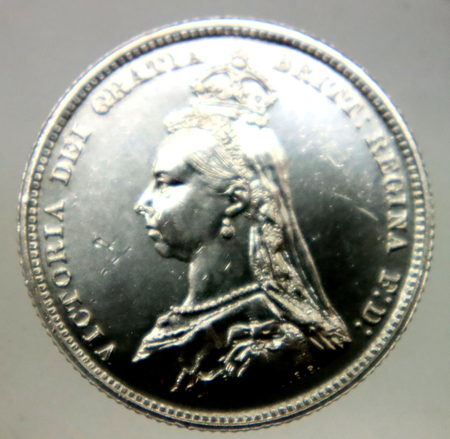 1887 shilling of Queen Victoria. P&P Group 1 (£14+VAT for the first lot and £1+VAT for subsequent - Image 2 of 2