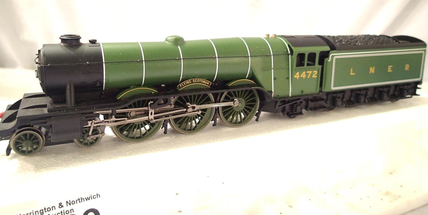 Hornby (China) Flying Scotsman, LNER Green. In very good condition, missing one front steps and