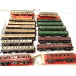 Seventeen Triang OO coaches, Teak, Green, Red, Chocolate/Cream, Blood/Custard, including four poor