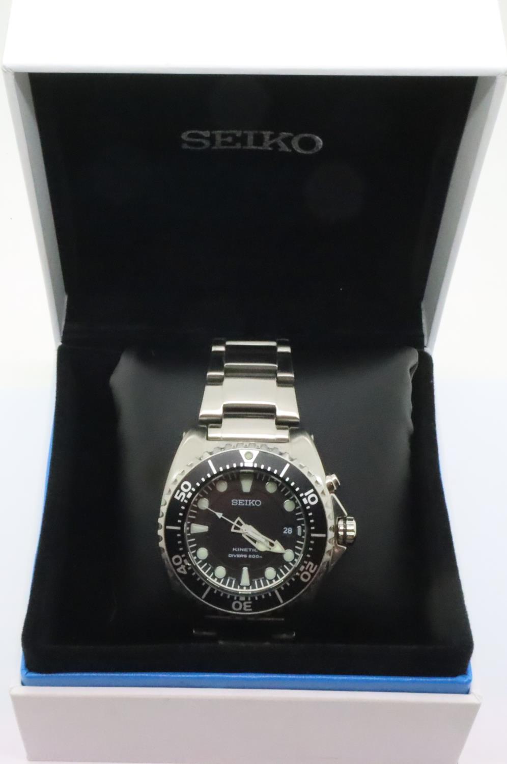 Seiko; gents kinetic 200m divers wristwatch, B.N.I.B stainless steel strap, black bezel and dial, in