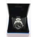 Seiko; gents kinetic 200m divers wristwatch, B.N.I.B stainless steel strap, black bezel and dial, in