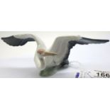 Lladro Landing Crane figurine. P&P Group 2 (£18+VAT for the first lot and £3+VAT for subsequent