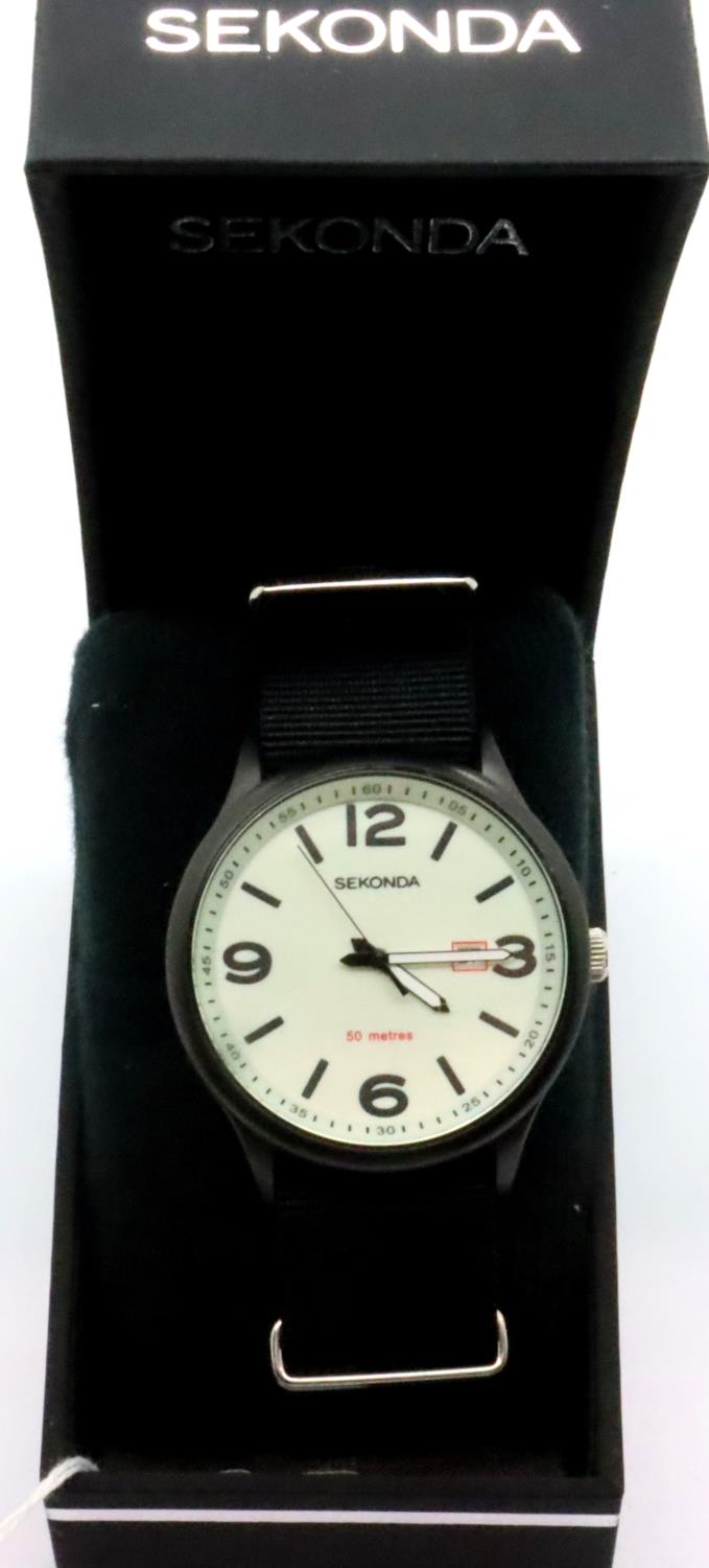 Sekonda; gents large face wristwatch, Dial D: 4 cm. P&P Group 1 (£14+VAT for the first lot and £1+