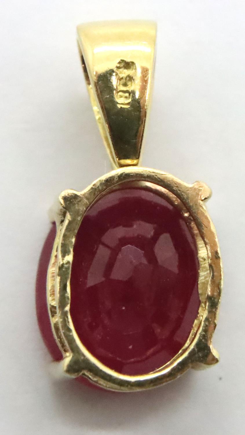 18ct gold and ruby pendant. 1.7g. P&P Group 1 (£14+VAT for the first lot and £1+VAT for subsequent - Image 2 of 3