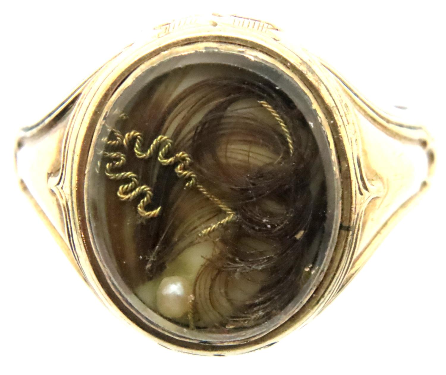 Victorian gold mourning signet ring, size Q. 4.2g. Some light wear from age/general wear,