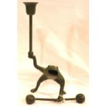 Bronze frog candlestick holder, H: 29 cm. P&P Group 2 (£18+VAT for the first lot and £3+VAT for