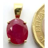 18ct gold and ruby pendant. 1.7g. P&P Group 1 (£14+VAT for the first lot and £1+VAT for subsequent