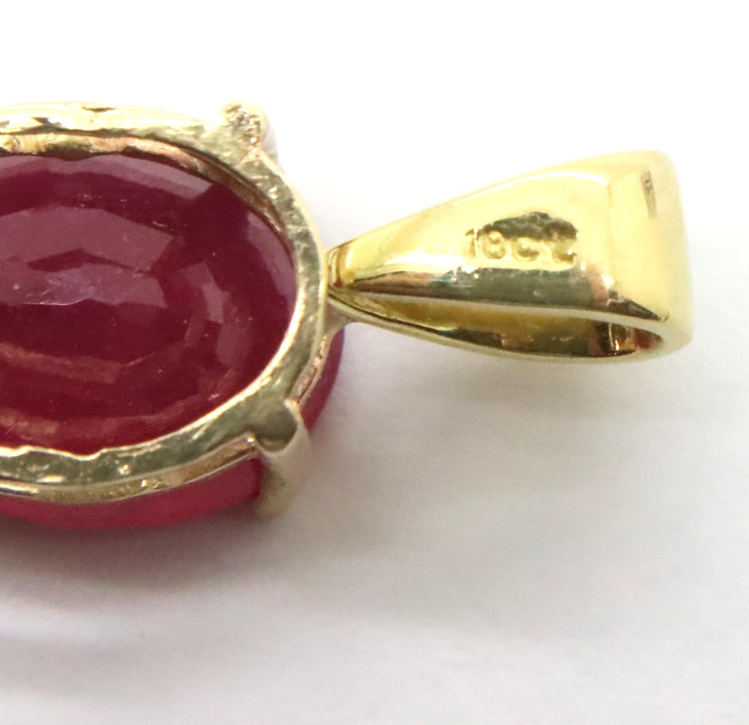 18ct gold and ruby pendant. 1.7g. P&P Group 1 (£14+VAT for the first lot and £1+VAT for subsequent - Image 3 of 3
