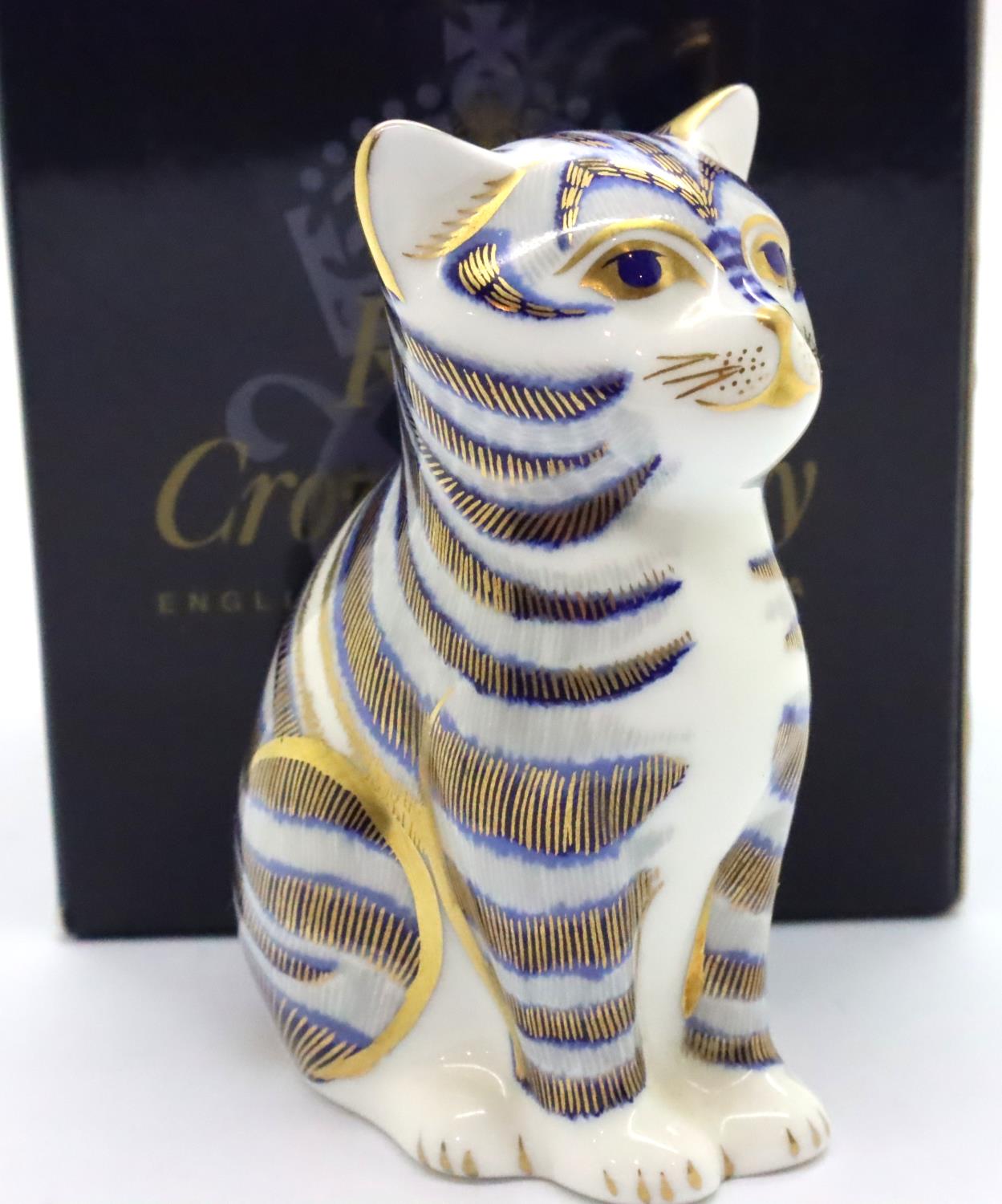 Royal Crown Derby kitten gold stopper, boxed, H: 8 cm. P&P Group 1 (£14+VAT for the first lot and £