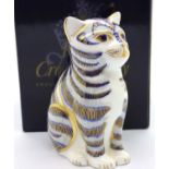Royal Crown Derby kitten gold stopper, boxed, H: 8 cm. P&P Group 1 (£14+VAT for the first lot and £