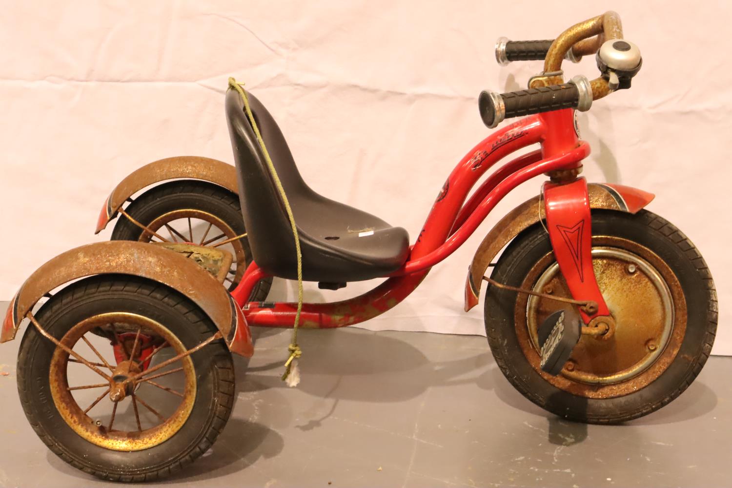 Schwinn vintage childs tricycle (needs restoration). Not available for in-house P&P, contact Paul