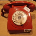 Original red dial telephone. P&P Group 1 (£14+VAT for the first lot and £1+VAT for subsequent lots)