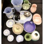 Quantity of mixed Wedgwood ceramics. Not available for in-house P&P, contact Paul O'Hea at Mailboxes