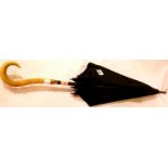 1920s umbrella with horn handle and a 9ct gold collar, L: 87 cm. Not available for in-house P&P,