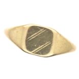 9ct gold signet ring, size O, 2.0g. P&P Group 1 (£14+VAT for the first lot and £1+VAT for subsequent