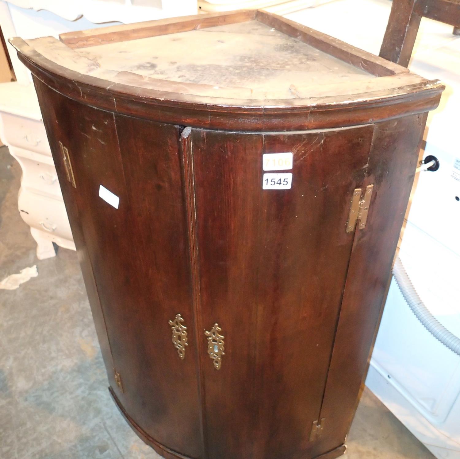 Georgian double door mahogany corner cupboard, H: 120 cm. Not available for in-house P&P, contact