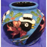 Moorcroft vase in the Four Calling Birds pattern, H: 8 cm. No cracks, chips or visible