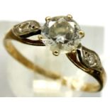 9ct gold stone set ring, size O, 1.7g. P&P Group 1 (£14+VAT for the first lot and £1+VAT for