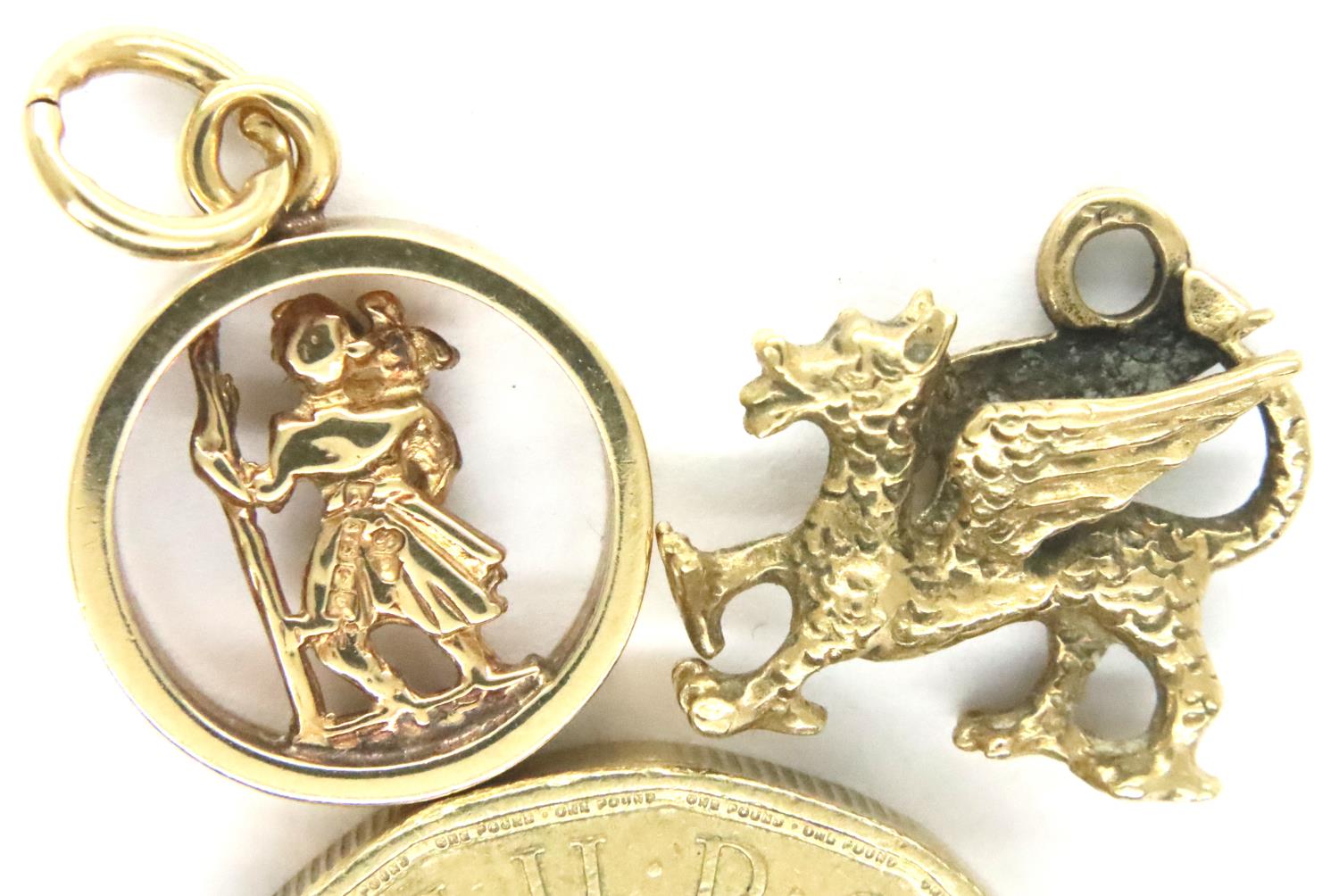 Two 9ct gold charms, each L: 2 mm, combined 2.9g. P&P Group 1 (£14+VAT for the first lot and £1+