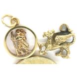 Two 9ct gold charms, each L: 2 mm, combined 2.9g. P&P Group 1 (£14+VAT for the first lot and £1+