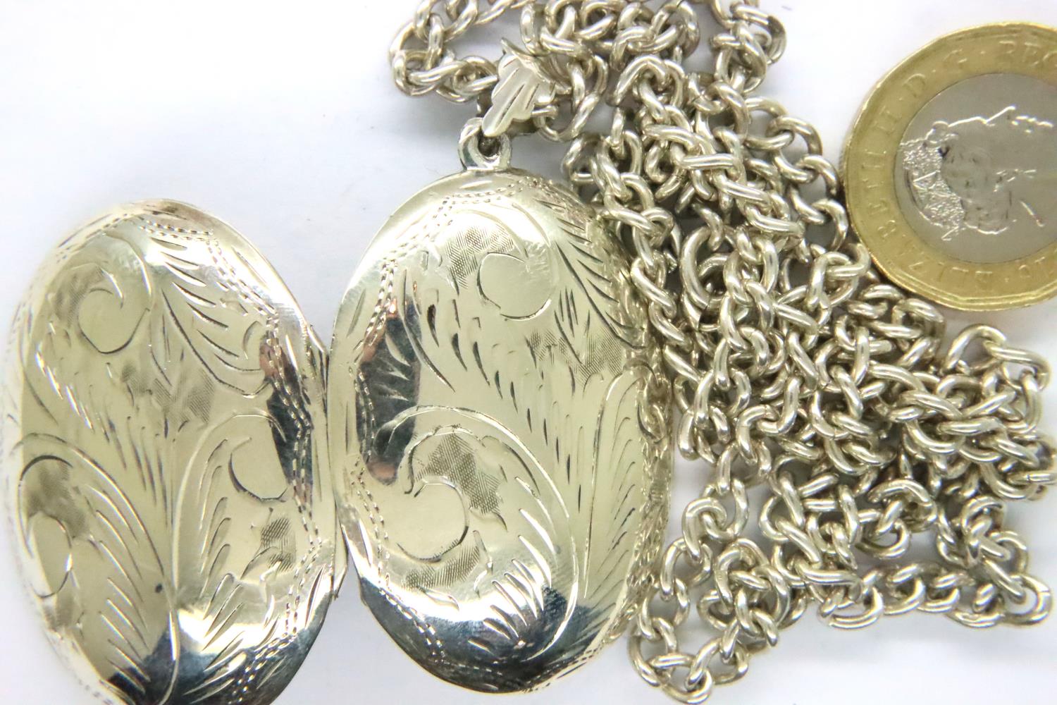 925 silver locket and neck chain. Pendant H: 4 cm, chain L: 58 cm. P&P Group 1 (£14+VAT for the - Image 2 of 3