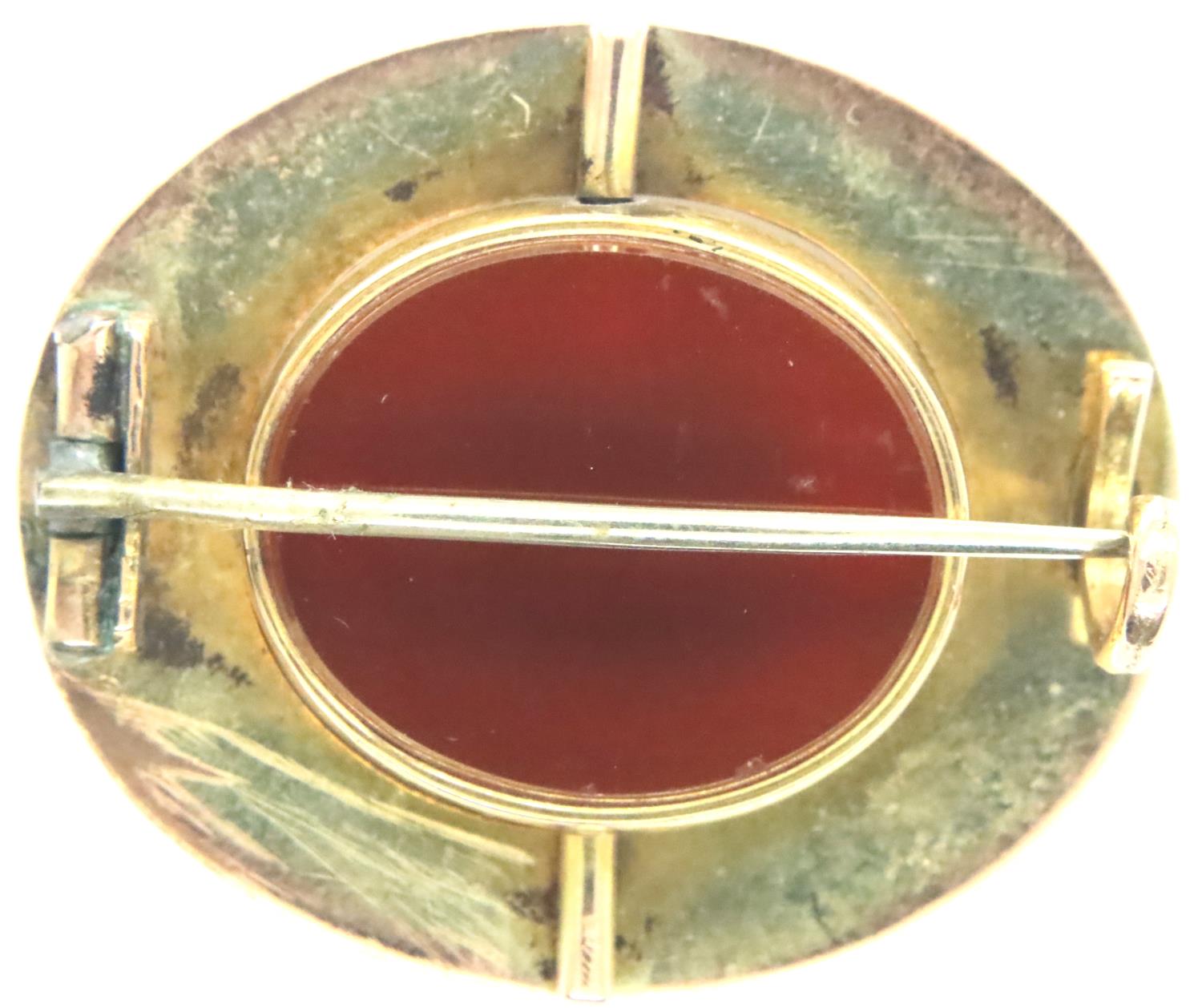 19th century 9ct gold swivel brooch mounted with bloodstone and carnelian, marks rubbed, L: 3 cm, - Image 2 of 3