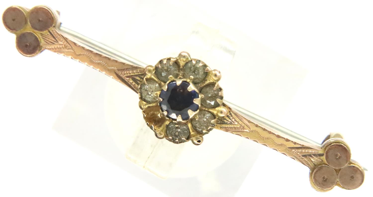 9ct gold brooch set with blue and white stone, L: 32 mm, 1.5g. One stone missing. P&P Group 1 (£14+