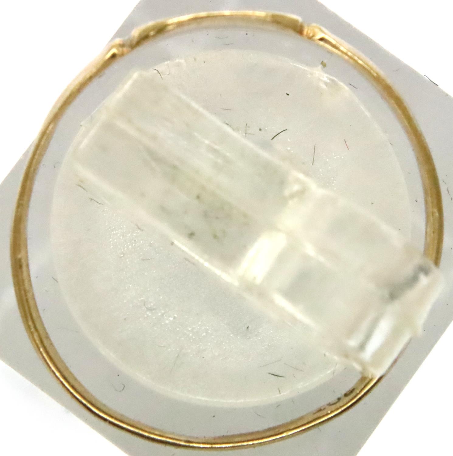 9ct gold signet ring with engraved initials DD, size N/O, 1.1g. P&P Group 1 (£14+VAT for the first - Image 2 of 3