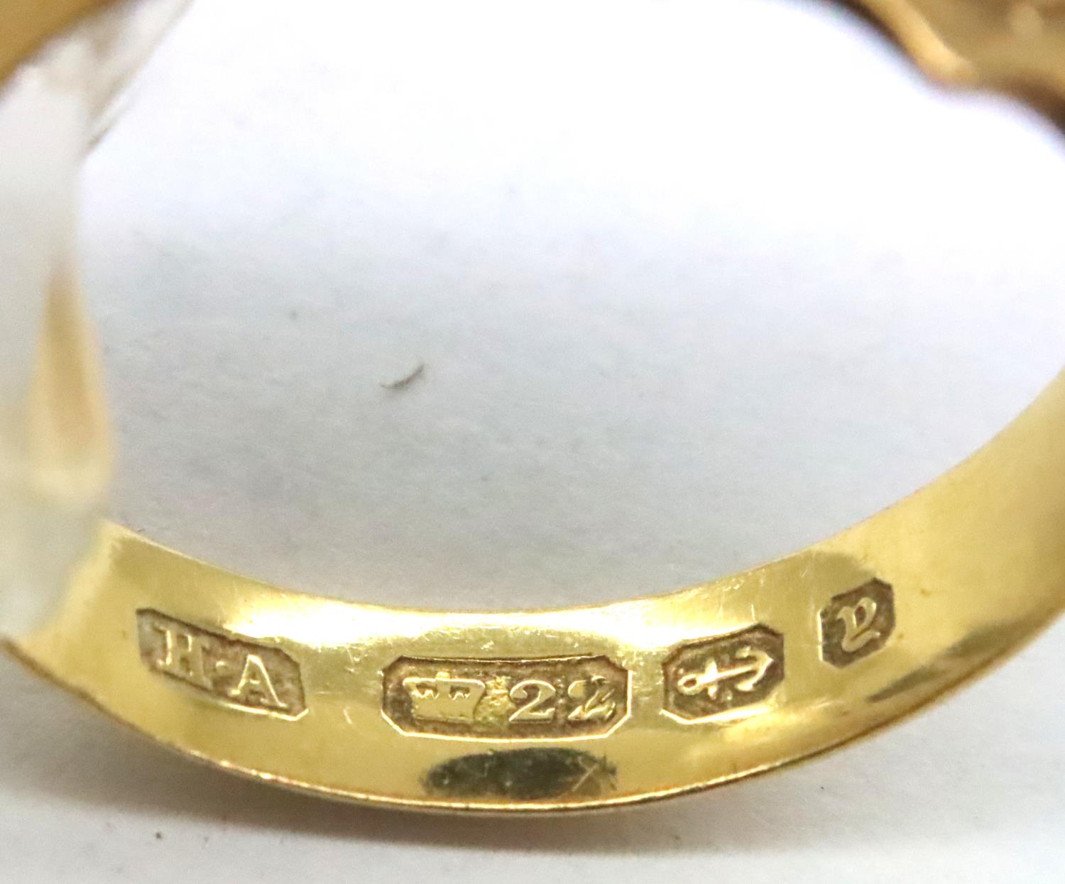 22ct gold signet ring with engraved initials SB, size T, 4.6g. P&P Group 1 (£14+VAT for the first - Image 3 of 3