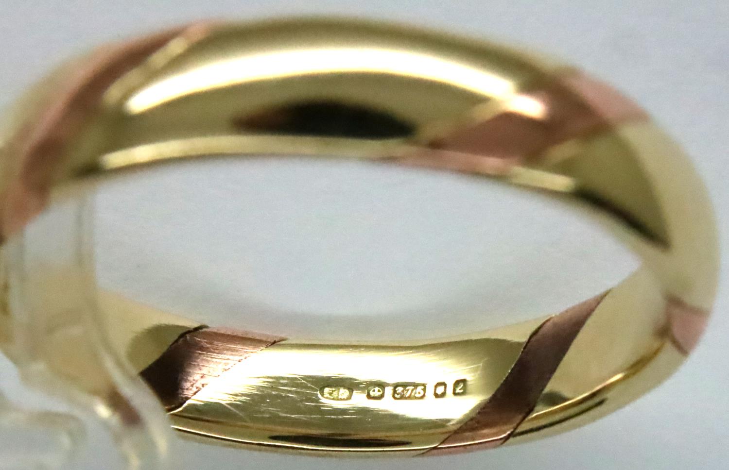 9ct gold two tone gents wedding band, size W/X, 5.2g. P&P Group 1 (£14+VAT for the first lot and £ - Image 3 of 3