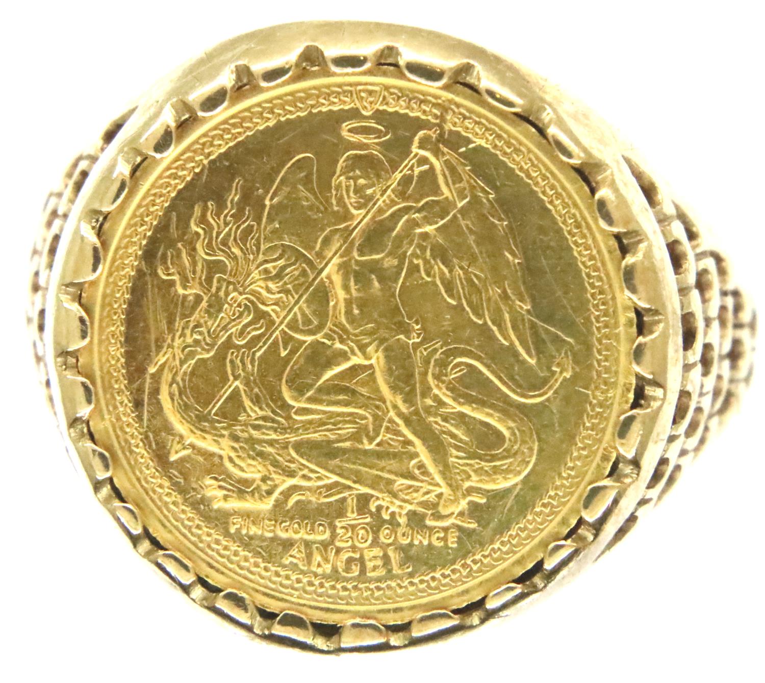 9ct gold mounted 1/20th oz Isle of Man coin ring, size T, 4.2g. P&P Group 1 (£14+VAT for the first