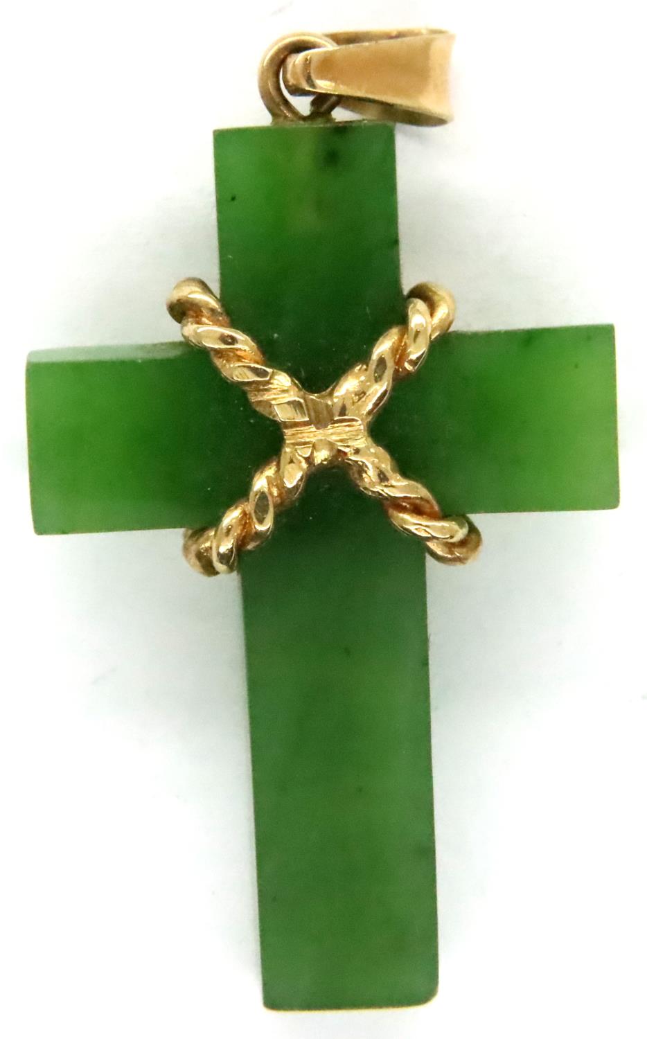 9ct gold mounted jadeite cross pendant, H: 35 mm. P&P Group 1 (£14+VAT for the first lot and £1+