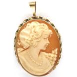 9ct gold bound cameo brooch/pendant, L: 3.5 cm, 4.9g. P&P Group 1 (£14+VAT for the first lot and £