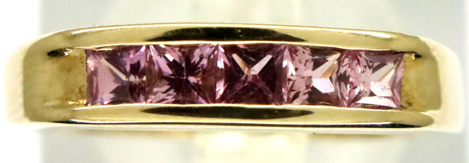 9ct gold pink sapphire ring, complete with certificate, size N/O, 2.4g. P&P Group 1 (£14+VAT for the