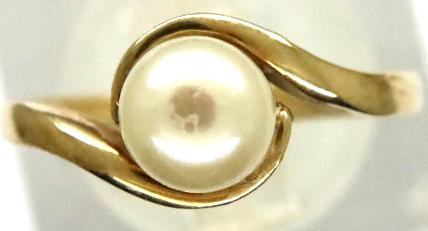 9ct gold pearl set solitaire ring, size M/N, 2g. P&P Group 1 (£14+VAT for the first lot and £1+VAT