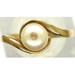 9ct gold pearl set solitaire ring, size M/N, 2g. P&P Group 1 (£14+VAT for the first lot and £1+VAT