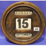 An early 20th century oak cased wall mounting calendar, D: 30 cm. P&P Group 3 (£25+VAT for the first