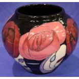 Moorcroft vase in the Bella Houston pattern, H: 11 cm. P&P Group 1 (£14+VAT for the first lot and £
