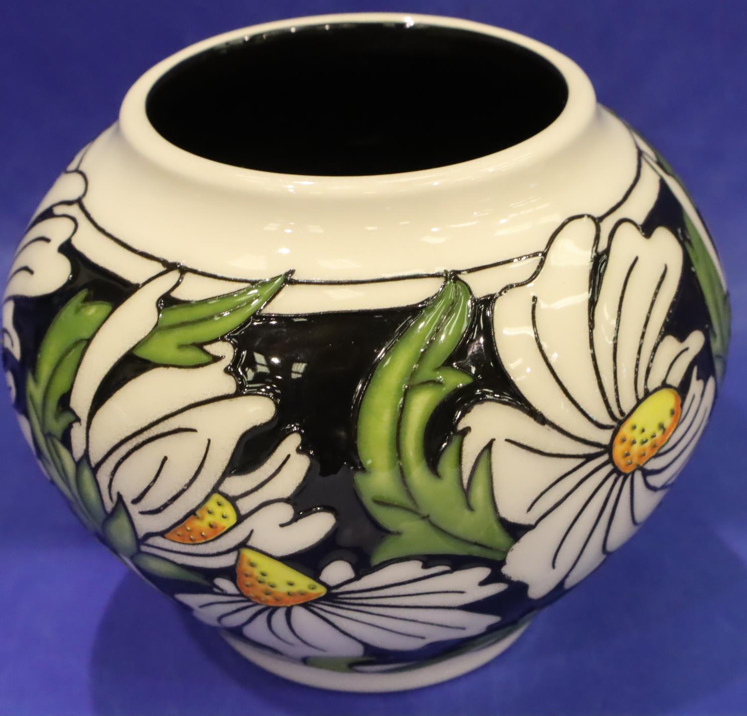 Moorcroft squat vase in the Phoebe pattern, H: 12 cm. P&P Group 1 (£14+VAT for the first lot and £